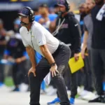 Chargers: Harbaugh señala errores corregibles tras segunda derrota