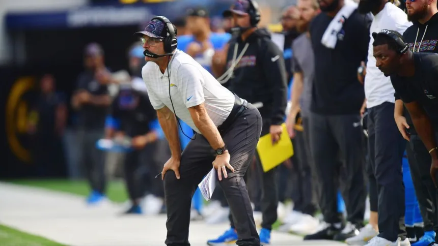 Chargers: Harbaugh señala errores corregibles tras segunda derrota