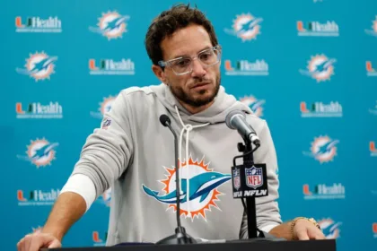 Ross, dueño de los Dolphins, frustrado tras derrota ante Panthers