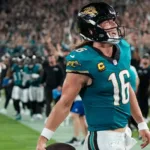 Jaguars vencen a Chiefs en duelo épico: Lawrence y Mahomes con gran actuación.