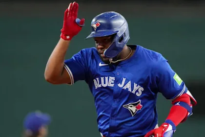 Vladimir Guerrero Jr. Demuele a Yankees y Entra en la Historia con Toronto