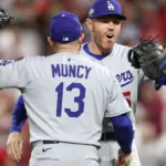Dodgers vencen a Phillies con jugada audaz y toman ventaja 2-0 en NLDS