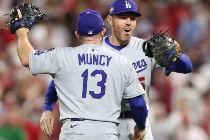 Dodgers vencen a Phillies con jugada audaz y toman ventaja 2-0 en NLDS
