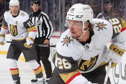 Golden Knights Aseguran a Holtz (23) con Contrato de 2 Años