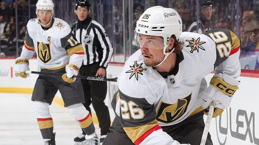 Golden Knights Aseguran a Holtz (23) con Contrato de 2 Años