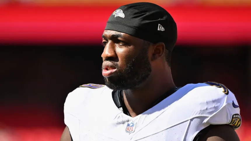 Ravens intercambian a Oweh por Gilman: Refuerzos y cambios defensivos