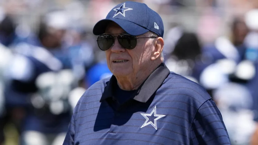 Jerry Jones, dueño de los Cowboys, multado por gesto obsceno: NFL sanciona