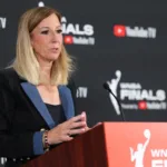 Engelbert niega dichos sobre Clark y promete mejorar en la WNBA