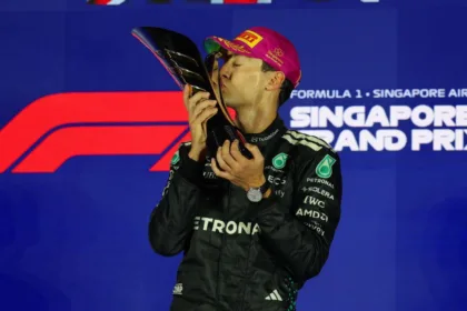 Russell: Victoria en Singapur lo impulsa a la pelea por el título mundial