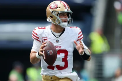 Purdy de 49ers: No a la IR, pero Jones aún con dudas para Buccaneers
