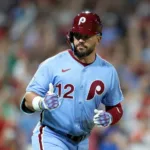 Schwarber enciende a Filis: 2 HR, uno de 455 pies, mantiene viva la SDLN