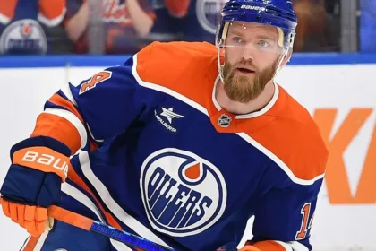 Oilers Aseguran a Ekholm Tras Extensión de McDavid: Refuerzo Defensivo Clave