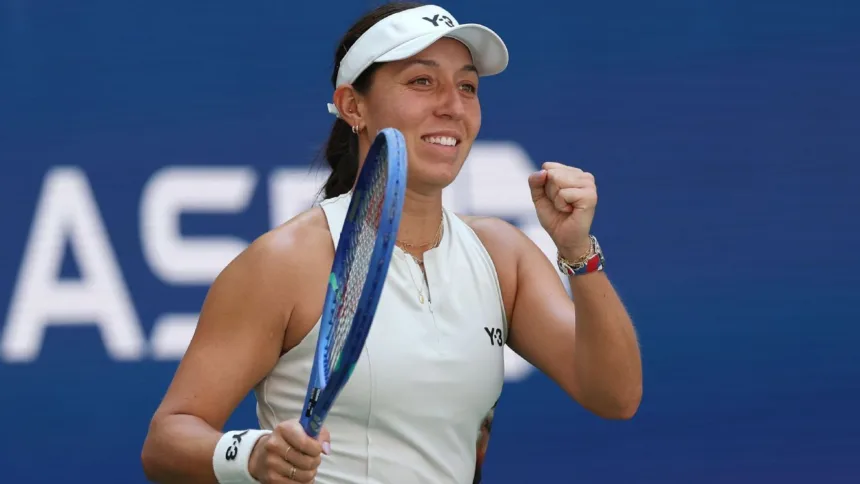 Pegula y Gauff avanzan en Wuhan; Osaka eliminada, Sabalenka imparable