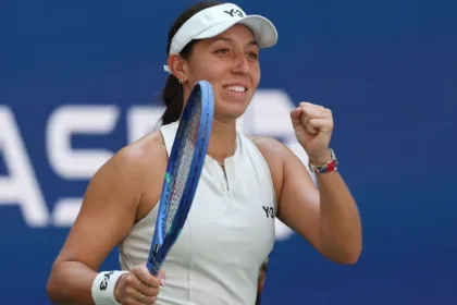 Pegula y Gauff avanzan en Wuhan; Osaka eliminada, Sabalenka sigue fuerte