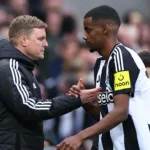 Isak: No Habló con Howe Tras Fichaje por Liverpool, Enfocado en su Futuro