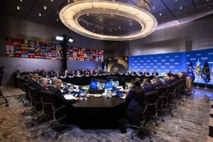 Infantino evalúa cambiar fechas de Mundiales por calor: ¿Adiós al verano?