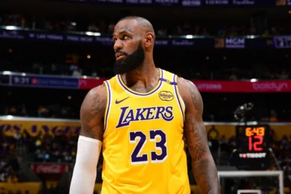 LeBron James se perderá el inicio de temporada con Lakers por ciática