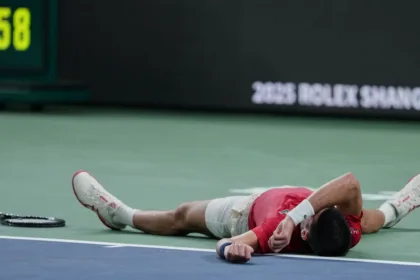 Djokovic Supera Desafío Físico en Shanghai: Avanza a Cuartos del Masters