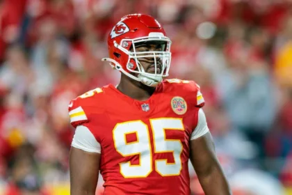Chris Jones se disculpa: No persiguió a Lawrence en touchdown decisivo