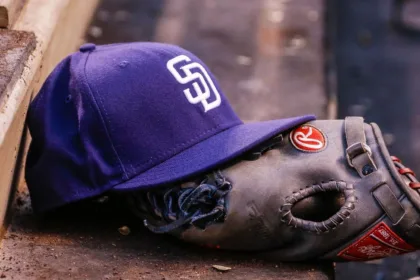 Iglesias Suspendido y Bogaerts Multado: Padres en Problemas Tras Playoff