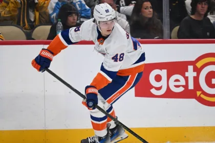 Debut soñado: Matthew Schaefer brilla en derrota de Islanders en NHL
