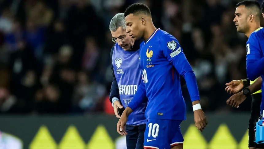 Mbappé regresa a Madrid por lesión en el tobillo, se pierde partido con Francia