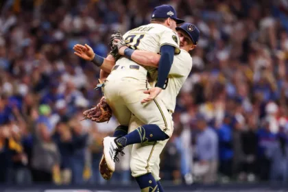 ¡Cerveceros a la NLCS! Vencen a Cachorros en Juego 5 con HRs y pitcheo sólido