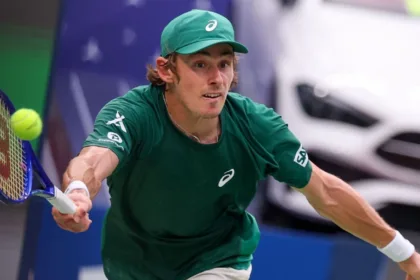 De Minaur a Cuartos en Shanghái: 50 Victorias y Récord Personal