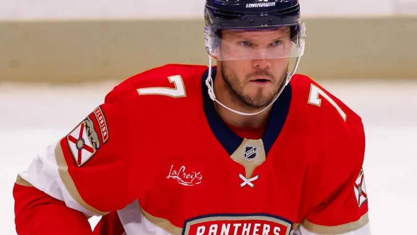 Panthers: Dmitry Kulikov a la IR, podría requerir cirugía