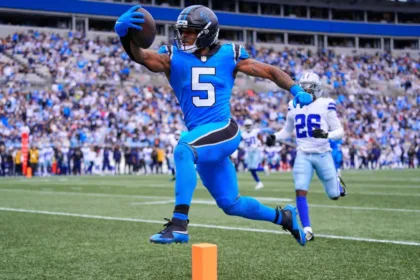 Dowdle humilla a Cowboys: 239 yardas y récord, ¿nuevo titular en Panthers?