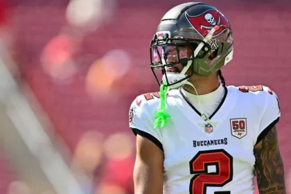 Bucs sufren: Egbuka lesionado, Mayfield se crece ante 49ers