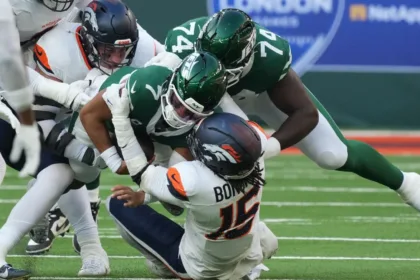 Glenn respalda a Fields tras histórica debacle de los Jets