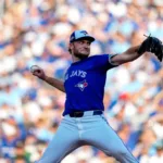 Yesavage Abre Juego 2 ALCS: Novato de Jays Denuncia Ataques en Redes