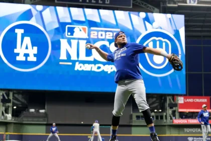 Dodgers vs Brewers: NLCS Define Futuro de MLB y Batalla Laboral