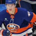 Schaefer Debuta con Golazo en la NHL, Pero Isles Cae Ante Capitals