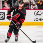 Slavin, defensa de Hurricanes, en duda: ¿Podría perderse la gira?