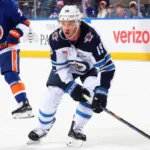 Toews: ¡Primer punto con Jets tras retorno triunfal a la NHL!