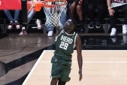 Bucks: Alex Antetokounmpo se une a Giannis y Thanasis, histórico en NBA