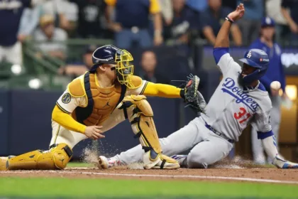 Hernández de los Dodgers Admite Error en Jugada de Doble Play Histórica