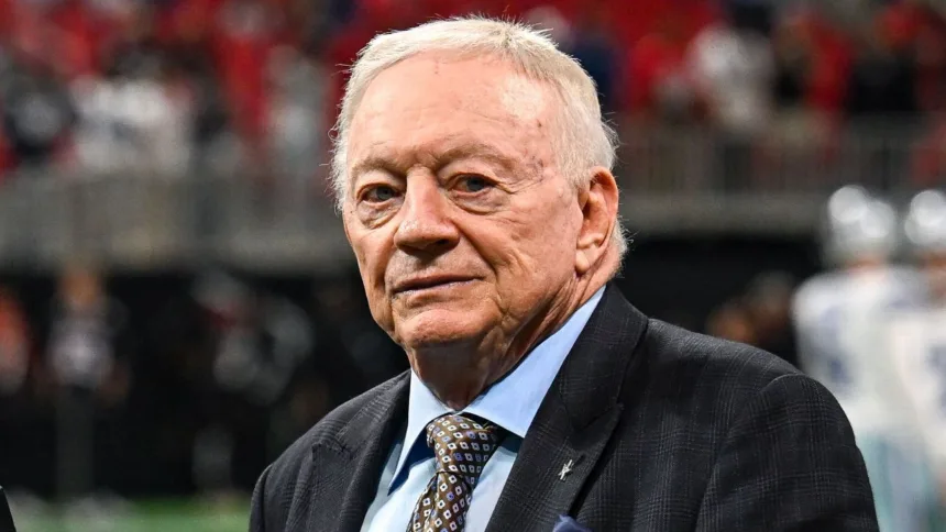Cowboys de Dallas: Jerry Jones Considera Refuerzos Defensivos Vía Trade