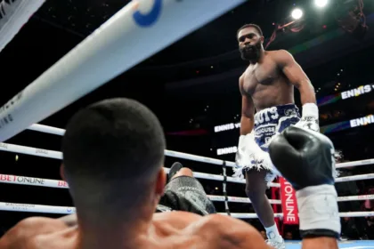 Jaron "Boots" Ennis debuta en superwélter con KO y se mete en el ranking