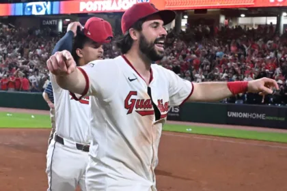 Guardians Aseguran a Austin Hedges: Renovación por un año y $4M