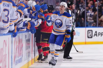 Sabres de Buffalo Logran Primer Liderato y Victoria con Asombroso Gol