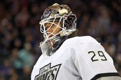 Kings Reincorporan a Copley: Refuerzo Bajo Palos por Lesión de Kuemper