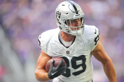 Raiders: Bowers Dudoso vs Chiefs, Meyers en Duda por Lesión
