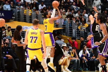 Lakers: Gabe Vincent titular por LeBron, Warriors en la mira