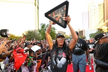 Aces celebran título WNBA con desfile épico en Las Vegas Strip