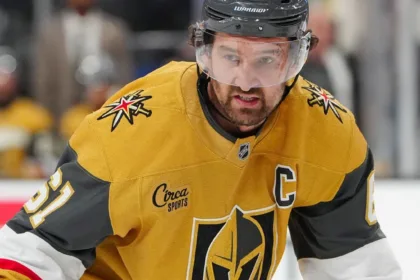 Stone, capitán de Vegas, baja por lesión de muñeca; Knights en apuros.