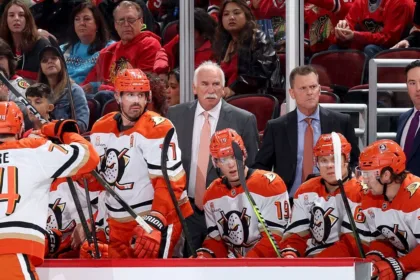 Quenneville regresa a Chicago tras sanción: Reacciones y el presente de los Ducks
