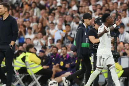 Xabi Alonso hablará con Vinícius tras reacción en el Clásico Real Madrid vs. Barça 8 Xabi Alonso hablará con Vinícius tras reacción en el Clásico Real Madrid vs. Barça